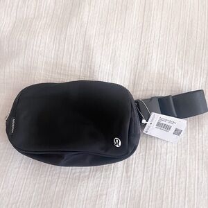 Lululemon everywhere belt bag